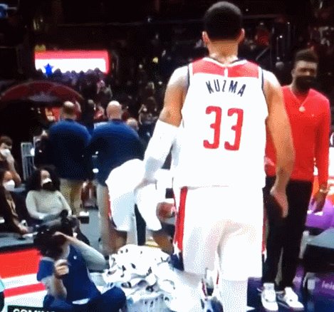 1641970673465028414.gif 2.gif