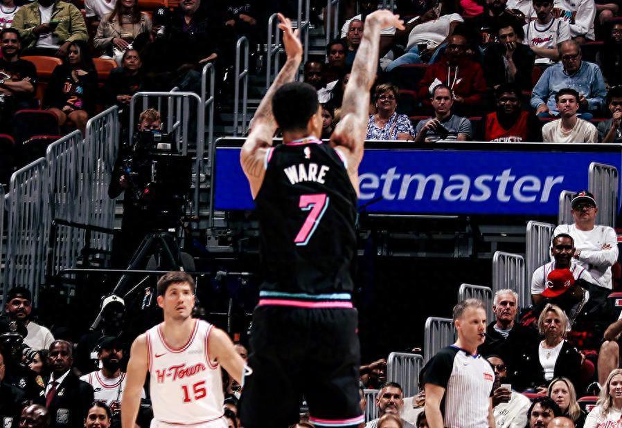 pg电子-空砍32+6+8！杜兰特赛后谈小贾，乌度卡还在甩锅，火箭对不起小谢